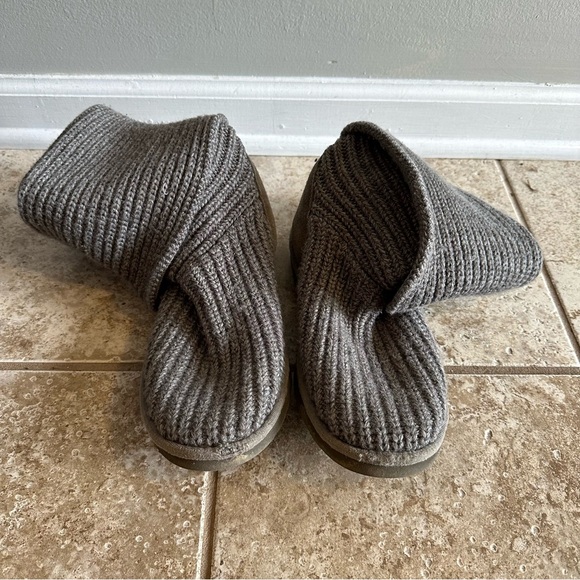 Ugg Classic Cardy Women's Knit Sweater Boots - Size 8 - Picture 3 of 9